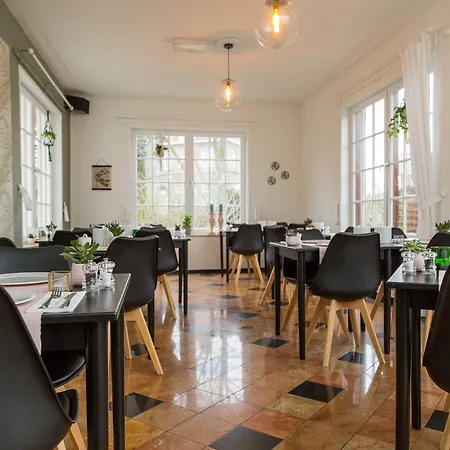 - Restaurant De 4 Jaargetijden Hotel 3*